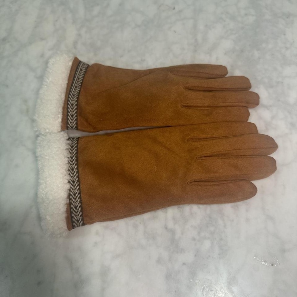 brown faux suede gloves with faux fur lining #winter #gloves #western